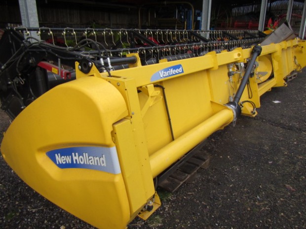 New Holland 30ft heavy duty Varifeed header