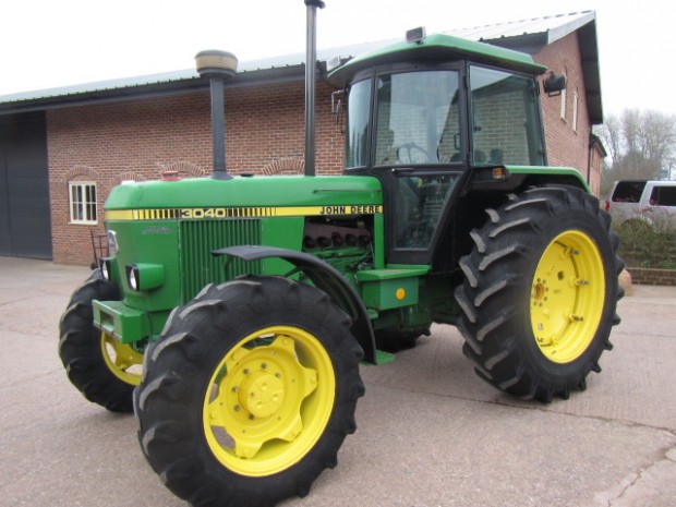 John Deere 3040