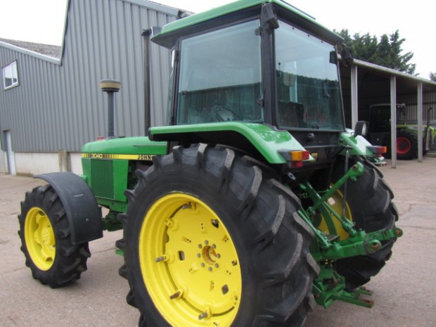 John Deere 3040