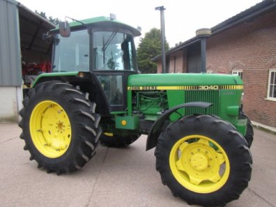 John Deere 3040