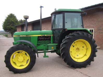 John Deere 3040