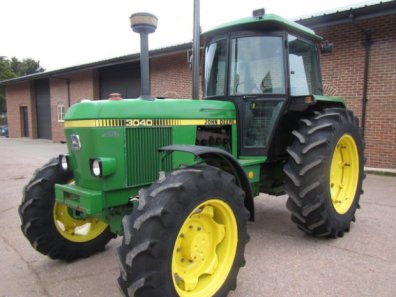 John Deere 3040