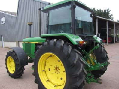John Deere 3040