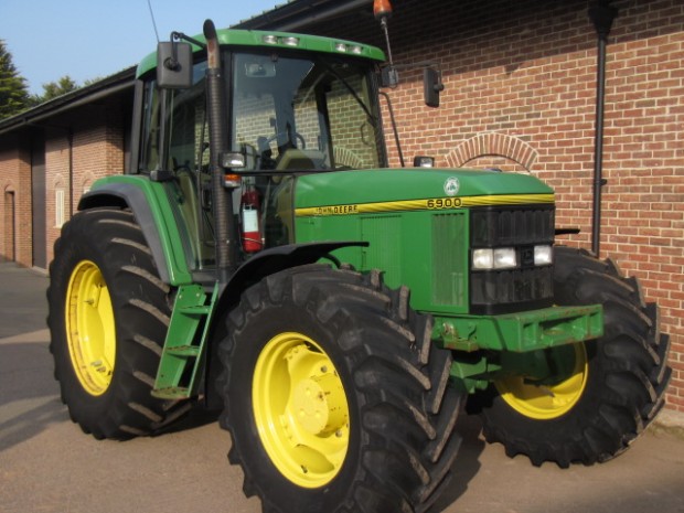 John Deere 6900