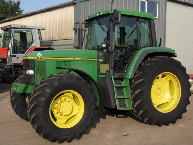 John Deere 6900