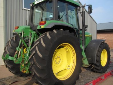 John Deere 6900