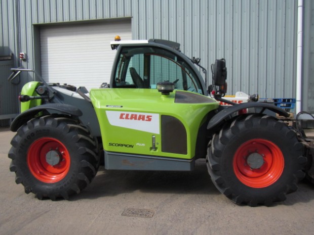 Claas 7045 Plus