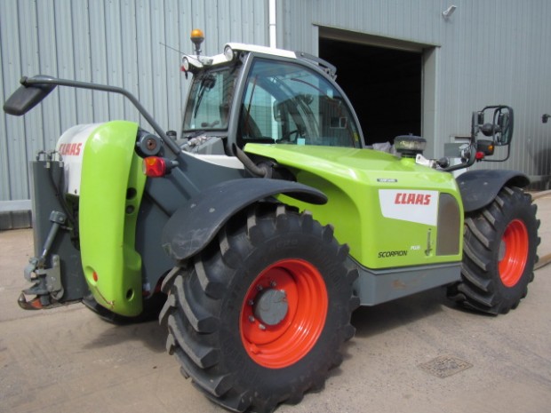 Claas 7045 Plus