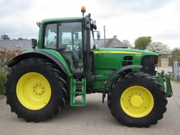 John Deere 6930