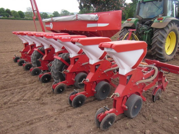 Kverneland HD 8 row trailed maize dril