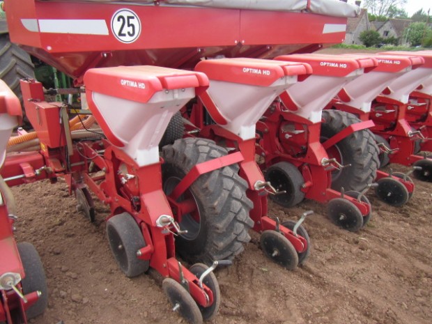 Kverneland HD 8 row trailed maize dril