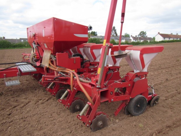 Kverneland HD 8 row trailed maize dril