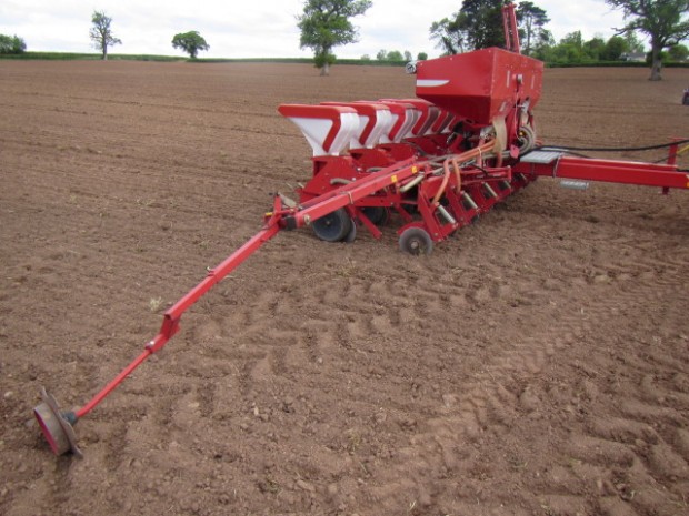 Kverneland HD 8 row trailed maize dril