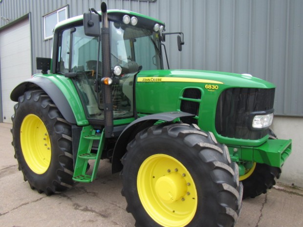 John Deere 6830