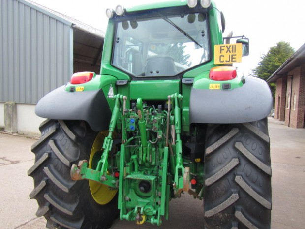 John Deere 6830
