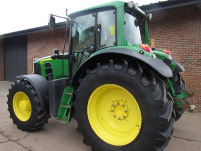 John Deere 6830