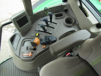 John Deere 6830