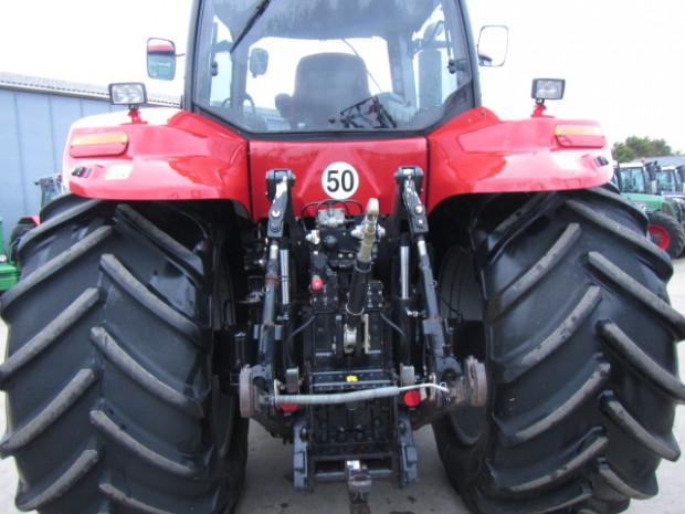 Case Magnum 310