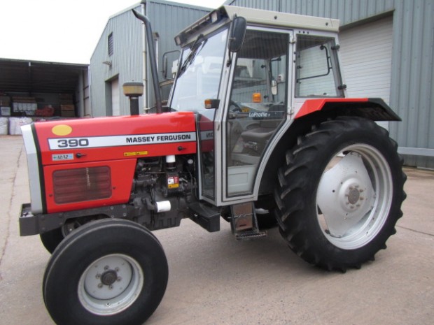 Massey Ferguson 390