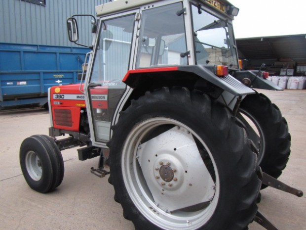 Massey Ferguson 390
