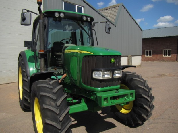 John Deere 6320