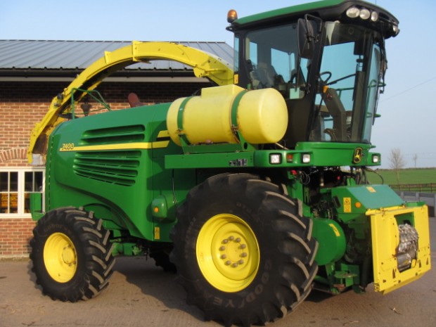 John Deere 7400