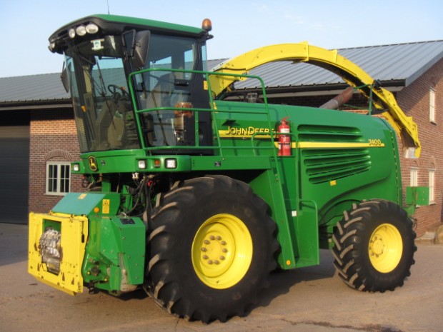 John Deere 7400