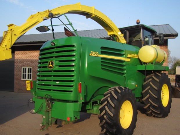 John Deere 7400