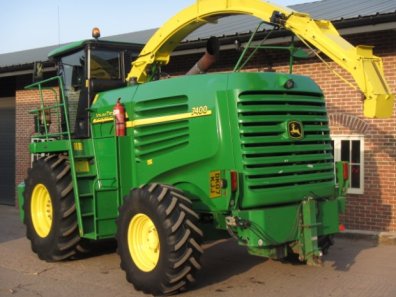 John Deere 7400