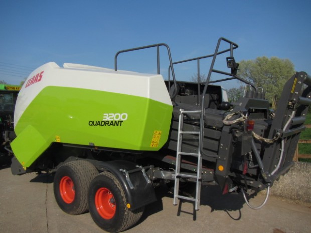 Claas Quadrant 3200 baler