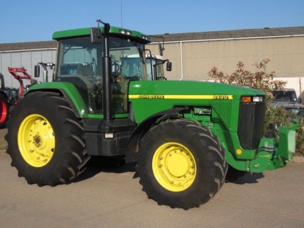 John Deere 8400
