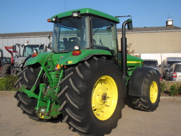 John Deere 8400