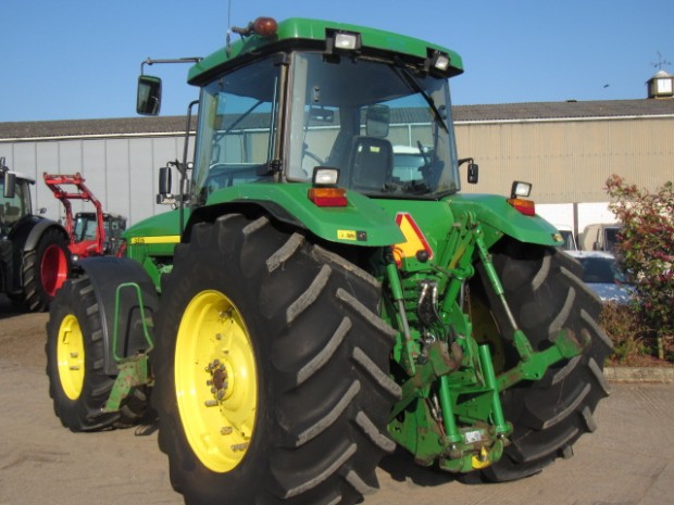John Deere 8400