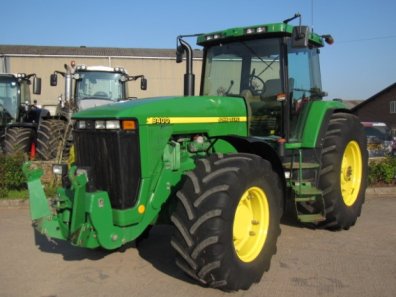 John Deere 8400