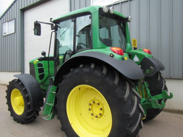 John Deere 6630