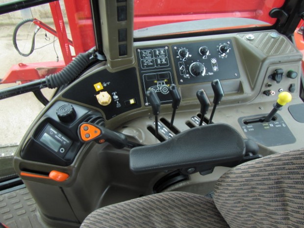 New Holland M160