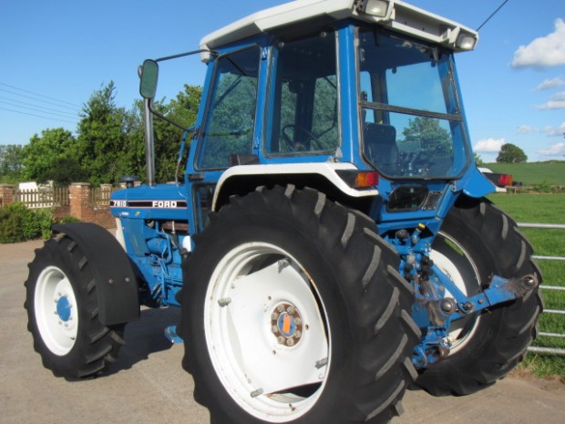 Ford 7810