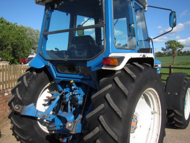 Ford 7810