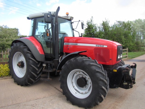 Massey Ferguson 8250