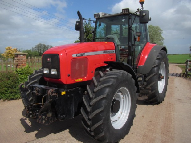 Massey Ferguson 8250