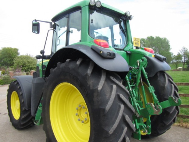 John Deere 7530
