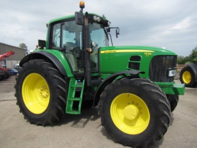 John Deere 7530