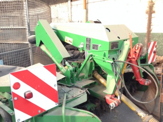 John Deere 381 rear and 131 front mower conditioner