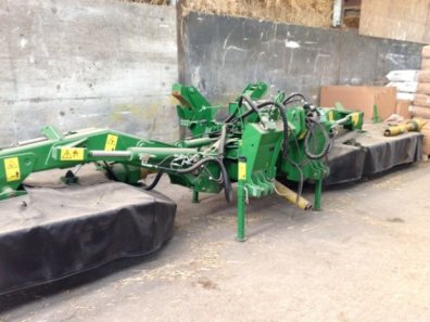 John Deere 381 rear and 131 front mower conditioner