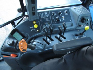 New Holland TM190