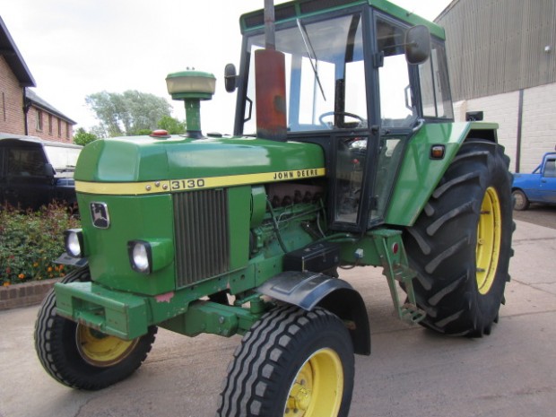 John Deere 3130