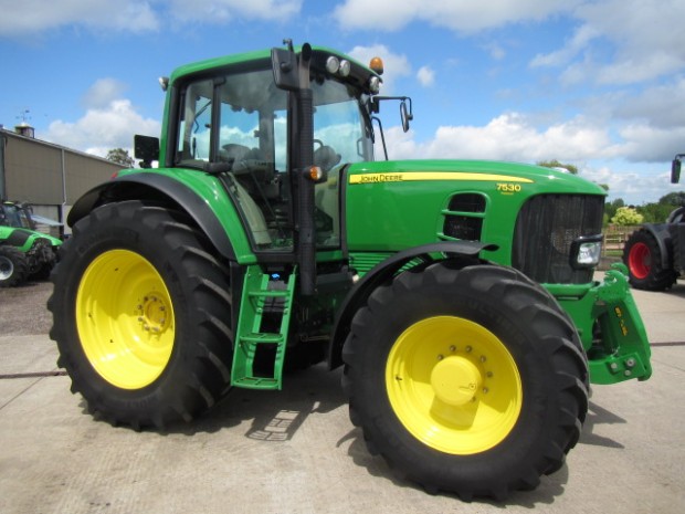 John Deere 7530