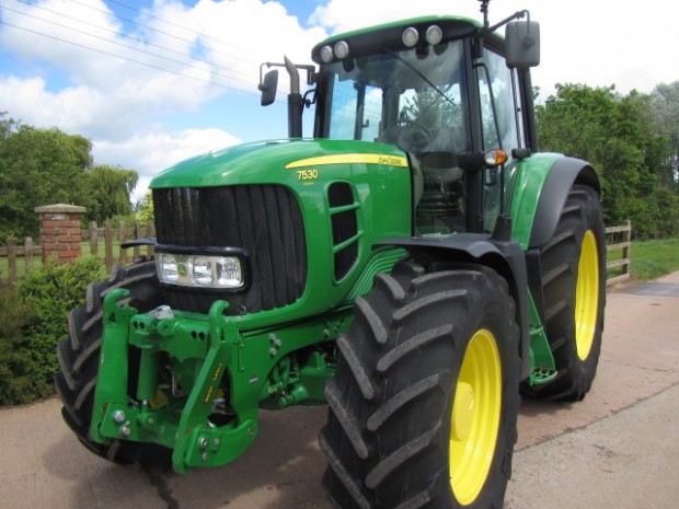 John Deere 7530