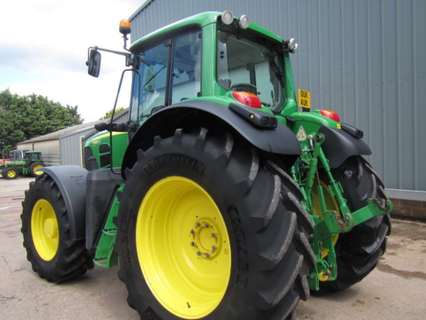 John Deere 7530