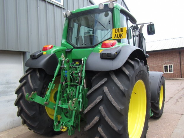 John Deere 7530